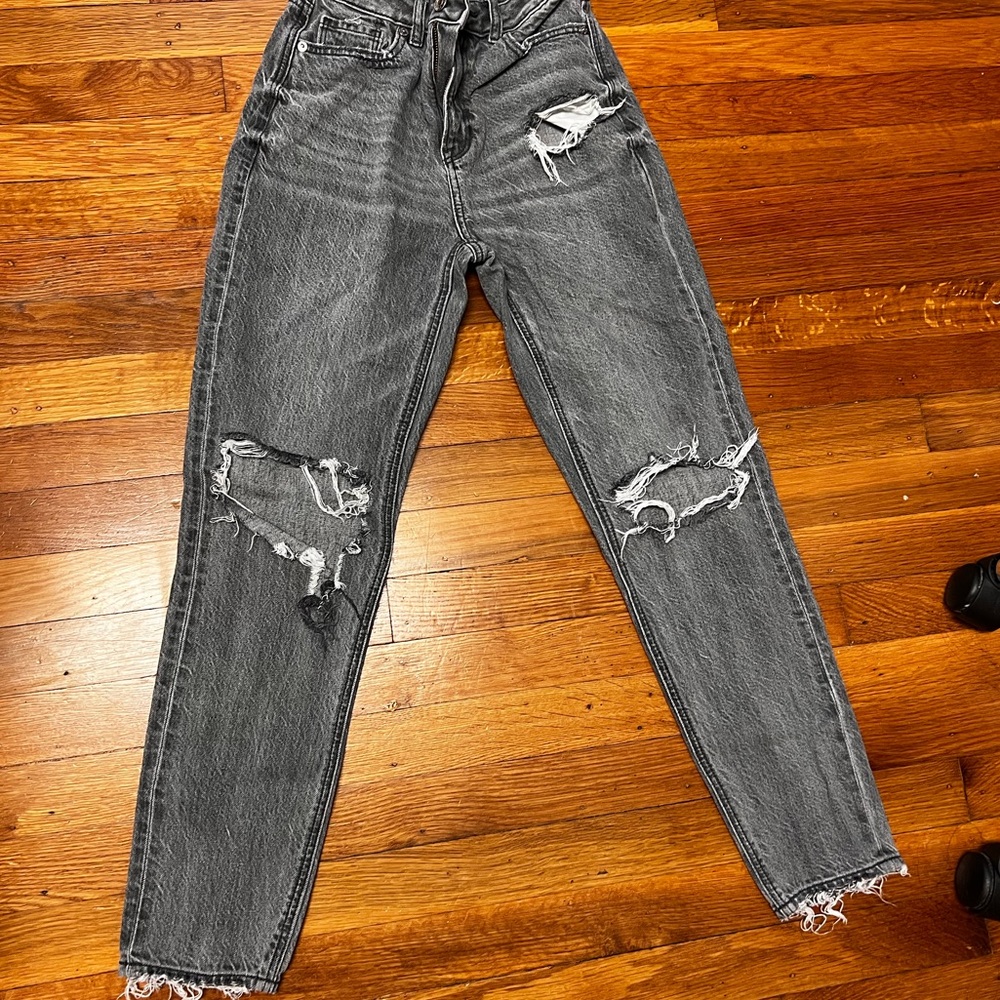 Black wash American Eagle mom jeans